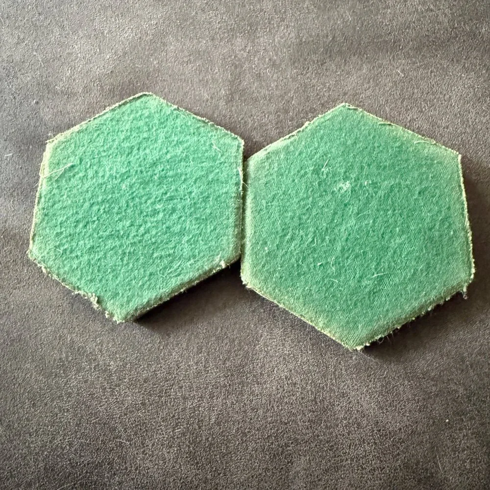 Vintage Coasters W/ Seahorse & Starfish Design Resin & Shell Accents Green Felt - Picture 3 of 3